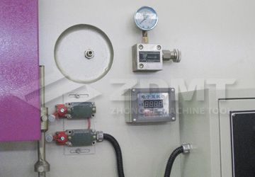 上滑塊行程電動調節(jié),數字顯示.jpg 上滑塊行程電動調節(jié),數字顯示.jpg