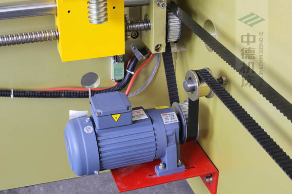 ZDP-4022強扭矩電機，后退料迅速，鋼絲同步帶精確更靜音.jpg